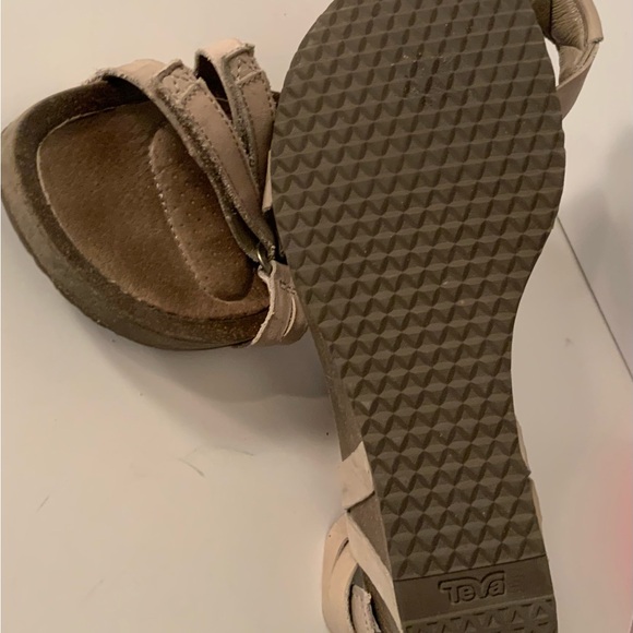 NWOT..TEVA leather  Sandals - Picture 8 of 10